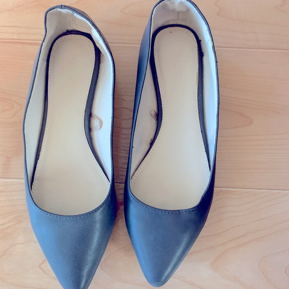 🌺 2/$20 Forever 21 Grey ballet flats size 6